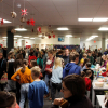 In diesem Jahr endlich wieder:  Viele Besucher beim Weihnachtsbasar des WHG