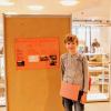 Infotheke zum Tierschutz im Foyer des WHG